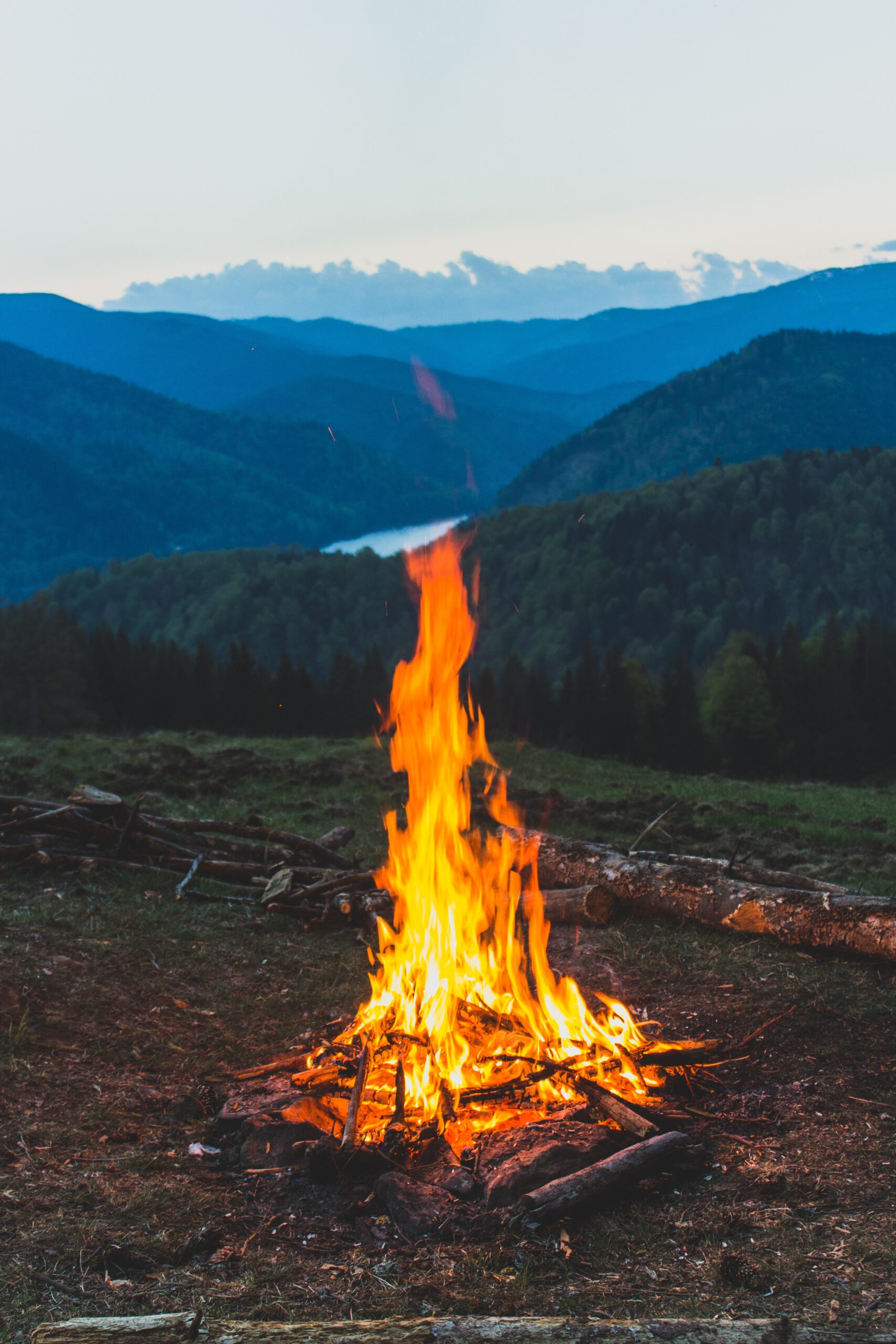 How To Make A Fire Burn Hotter – 6 Top Tips