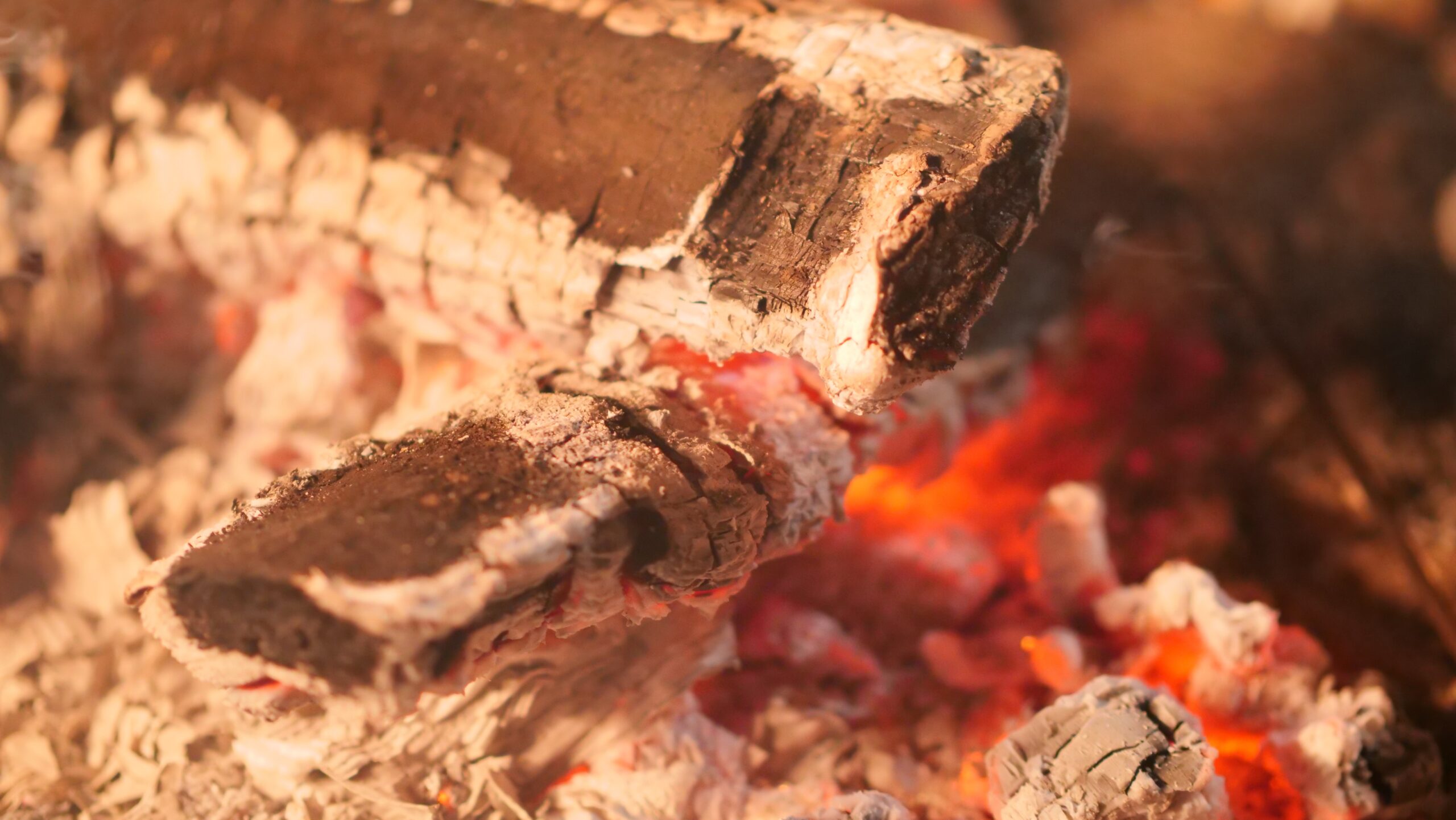 Can You Leave Embers Burning In A Fire Pit?