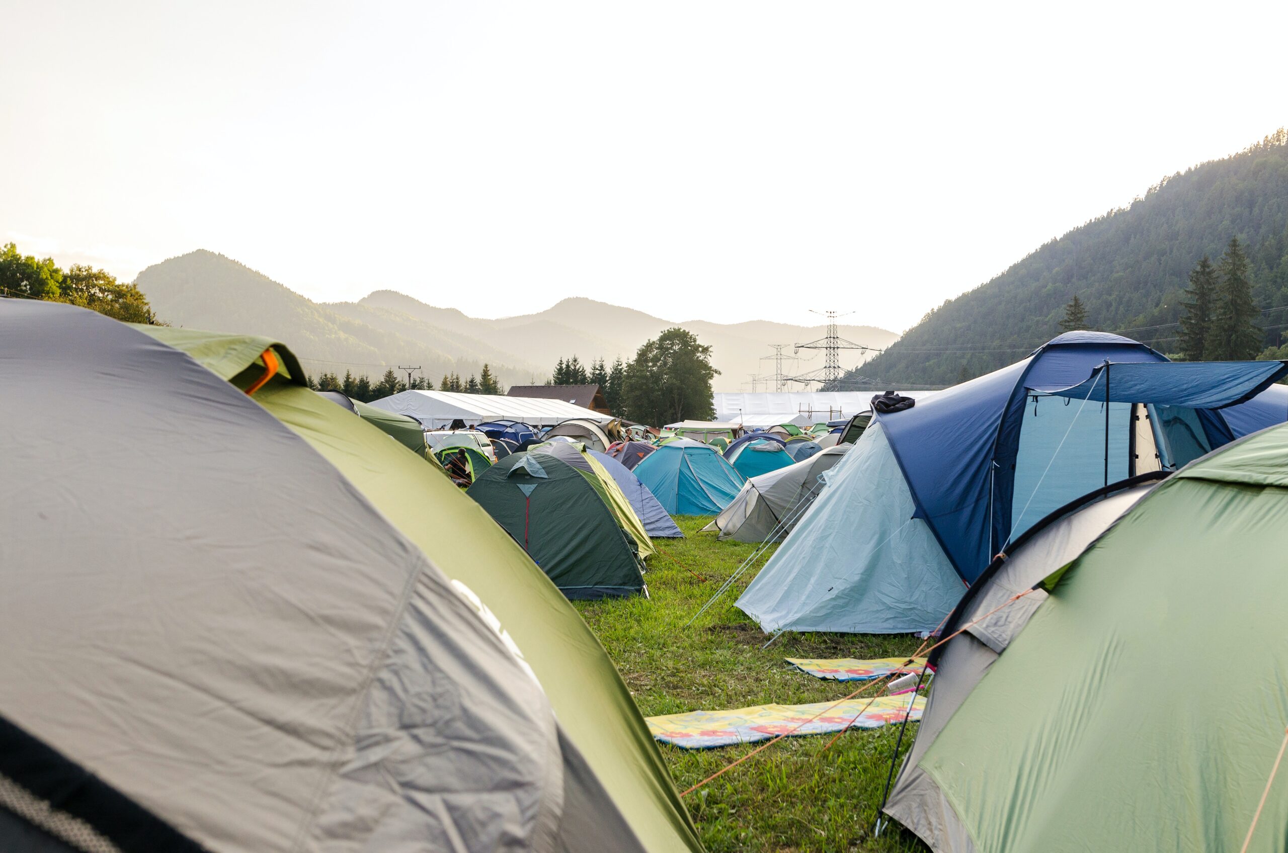 Pop Up Tent or Regular Tent? (11 Tips to Pick The Best Tent For Your Needs)